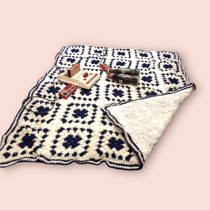 ニットブランケット USED] 鍵編みニット ブランケット 95cm × 115cm WHT/NAVY | g