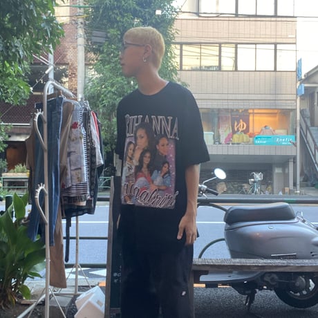[USED] ラップT RIHANNA