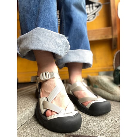 [USED] KEENサンダル