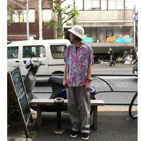 [USED] かわいいピンクの柄のレーヨンシャツ