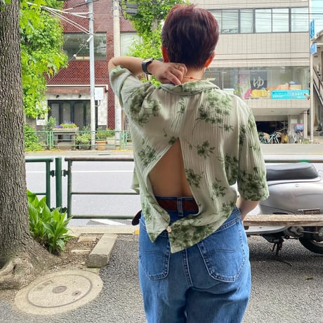 [USED] 花柄 後ろ開き♡ レーヨンシャツ