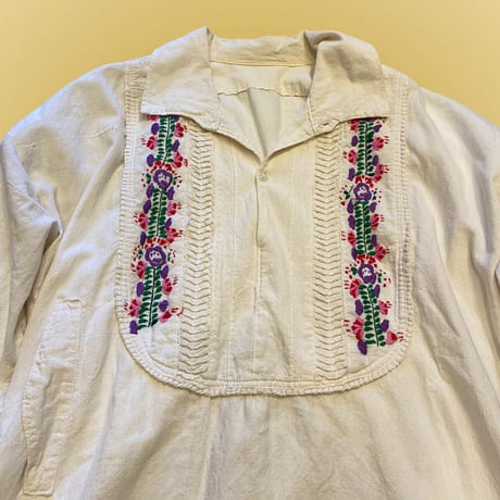 [USED] 刺繍のプルオーバーシャツ