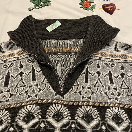 [USED] 総柄ハイネックZIPニット！