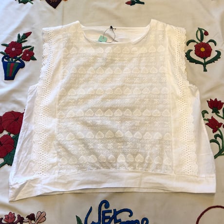 [USED] ハート刺繍のBOX型TOPS