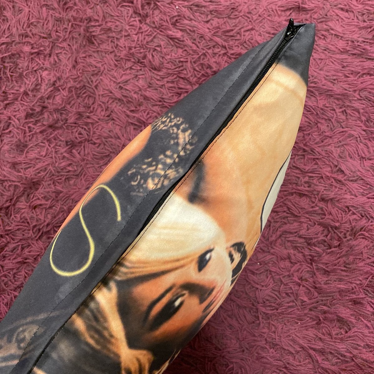 Besidethebag ] “BANKSY's spoofing of PARIS HIL