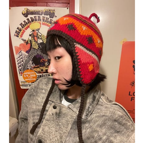 [USED] 真っ赤な耳当てニット帽