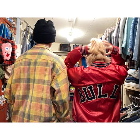 [USED] "BULLS" RED スタジャン