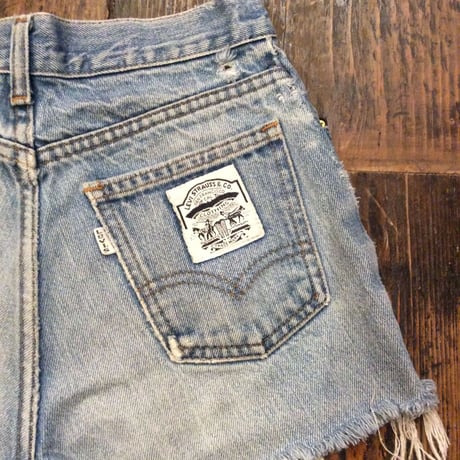 [USED] Levis ダメージデニム  ショーツ