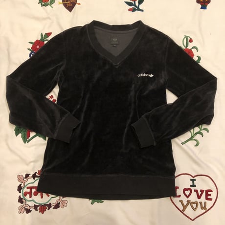 [USED] adidas  ベロアVネックTOPS！
