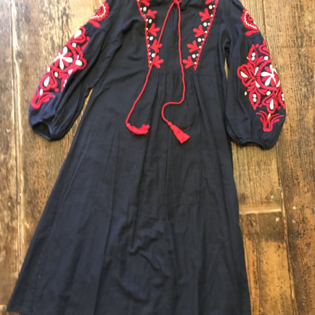 [USED] 刺繍ワンピース