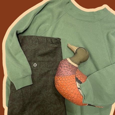 [USED] かわいいみどり色🥑てろてろラグランSWEAT