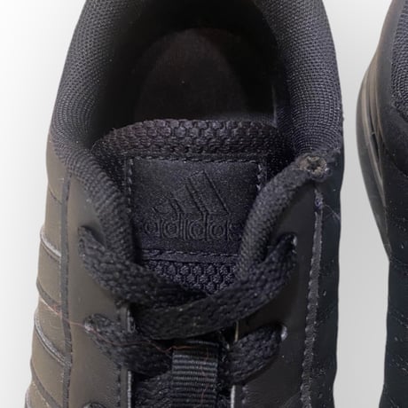 [USED] "adidas" ALL BLACK SNEAKER