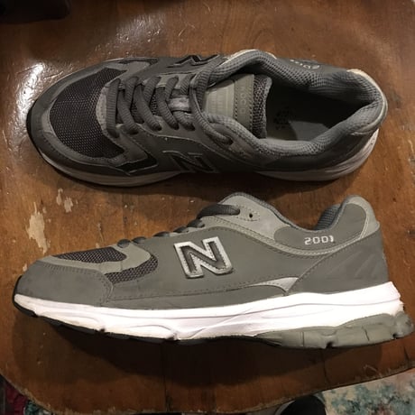 [USED] NewBalance 2001