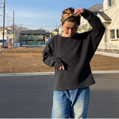 [USED] 形がオシャレ！BLACK無地ロンTee