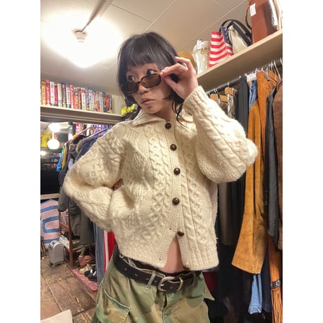 [USED] くるみボタンのケーブル ニットカーディガン