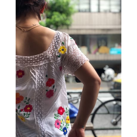 [USED] 花柄刺繍のTOPS