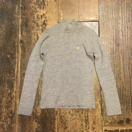 [USED] ワンポイントが可愛い！Golden Bear 刺繍リブニット