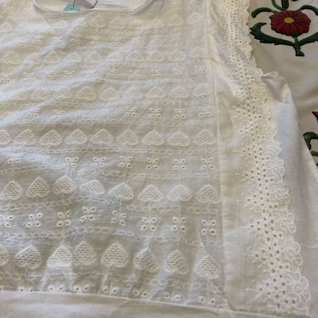 [USED] ハート刺繍のBOX型TOPS