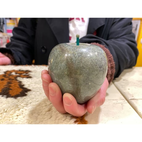 [CHEAP TIME$ vintage ] "Apple" 石の置物