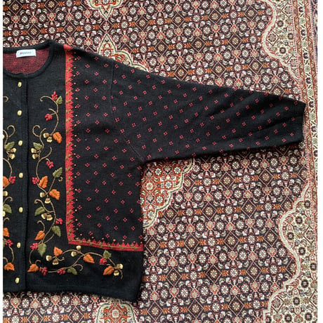 [USED] 刺繍ニットカーディガン ❤️