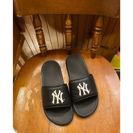 [USED] NY YANKEES SANDAL