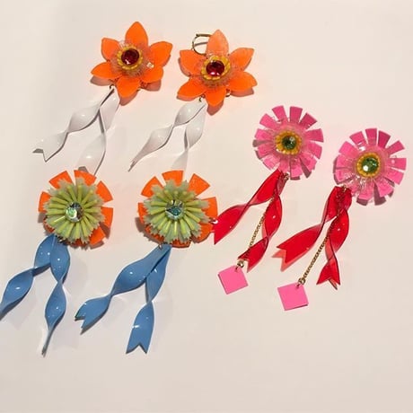 [BENICOTOY] PLASTIC FLOWER RIBBON ピアス 片耳 (PINK)