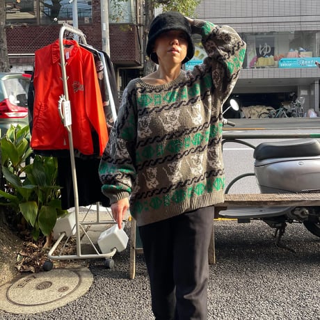 [USED] 犬？ねこ？かわいい 柄ニット