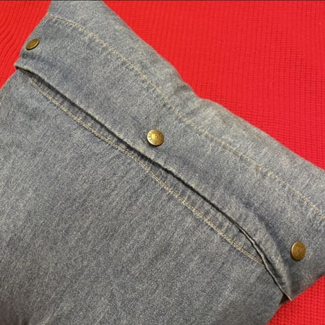 [USED] vintage GUESS クッション