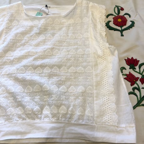 [USED] ハート刺繍のBOX型TOPS
