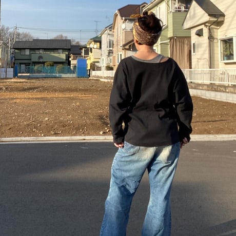 [USED] 形がオシャレ！BLACK無地ロンTee