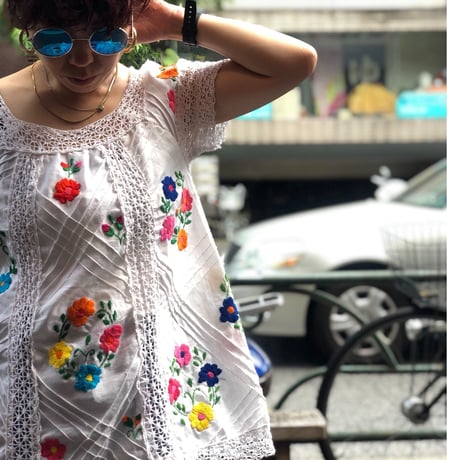 [USED] 花柄刺繍のTOPS