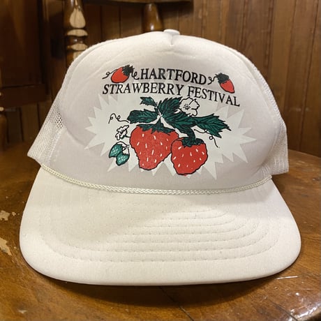 [USED] STRAWBERRY SNAP BACK CAP🍓
