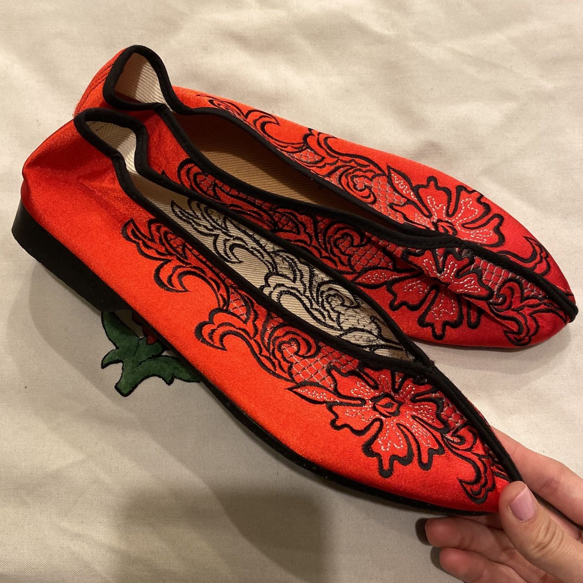 2409-40 タッセルスクエアサシェ 香り袋 オレンジローズ ブーケ 花刺繍