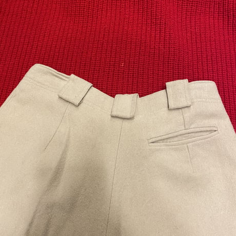 [USED] BEIGE WOOL SHORTS♡
