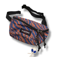 [USED]EASTPAK USA 💙zebra🤎 ウエストポーチ