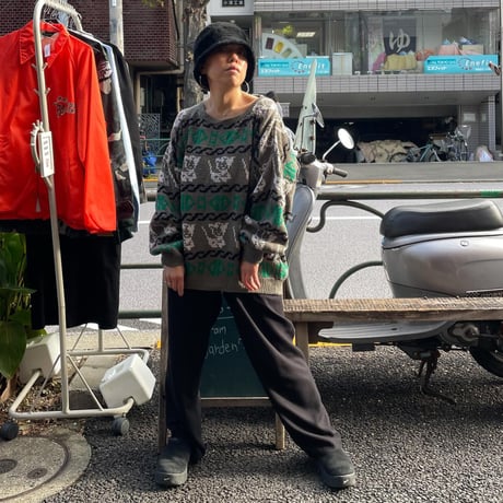 [USED] 犬？ねこ？かわいい 柄ニット
