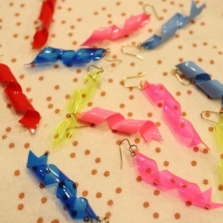 [BENICOTOY] くるくる RIBON ピアス
