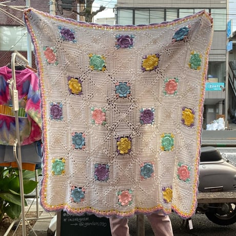 [USED]  立体フラワー💠🌷 鍵編みニット ブランケット 135×130cm