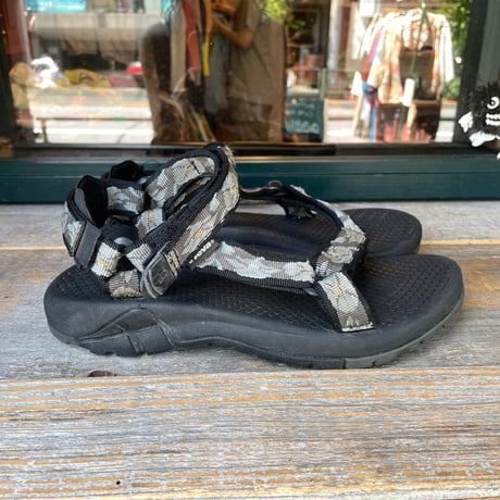 [USED] TEVA サンダル（25cm）