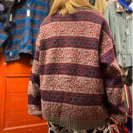 [USED] 冬っぽい柄のニット❄️