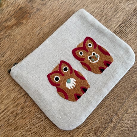 ミャンマー｜手刺繍ポーチ｜フクロウ・生成り（内布 グリーン）