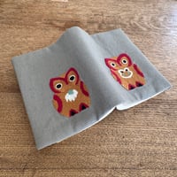 ミャンマー｜手刺繍ブックカバー｜フクロウ・グレージュ