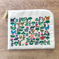 ラオス｜モン族の手刺繍ポーチ・大｜農村の生活風景・ターメリックのタッセル