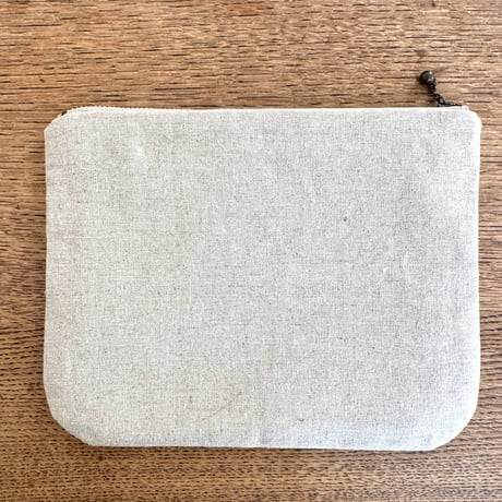 ミャンマー｜手刺繍ポーチ｜リス・生成り（内布 水色）