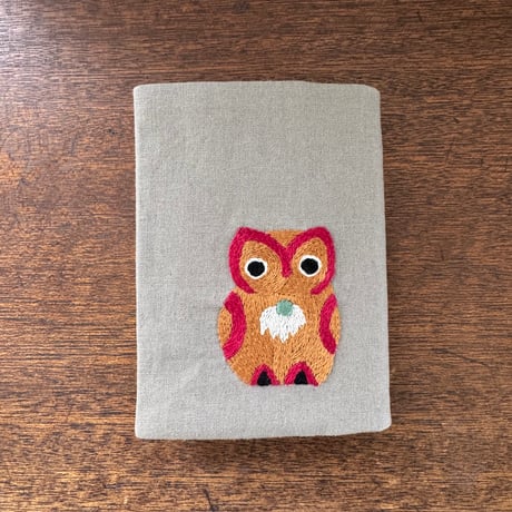 ミャンマー｜手刺繍ブックカバー｜フクロウ・グレージュ