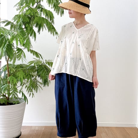 ハーブ刺繍のプルオーバー｜オフホワイト