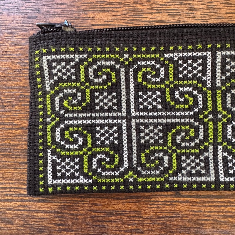 ラオス｜モン族の手刺繍ポーチ｜細長サイズ | Bahar Shop