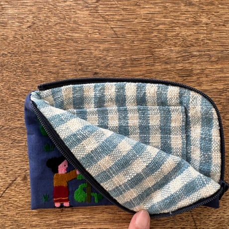 ラオス｜モン族の手刺繍ポーチ・小｜農村の生活風景・青