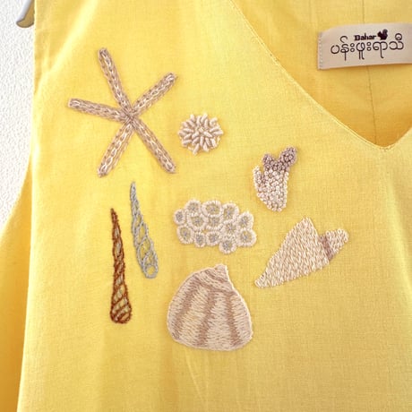 貝殻刺繍のノースリーブブラウス｜レモンイエローA