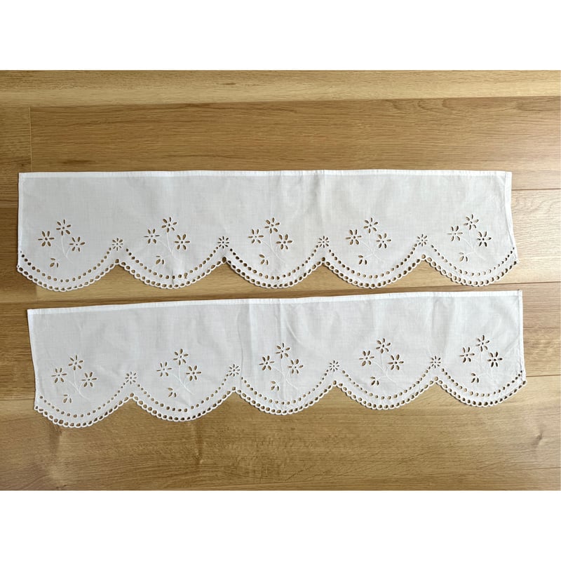 ハンガリー｜刺繍の棚飾り・花のカットワーク 2枚セット | Bahar